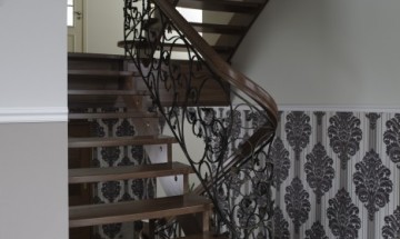 Schody policzkowo-osiodłane