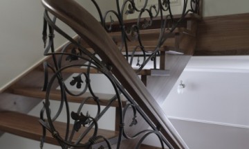 Schody policzkowo-osiodłane