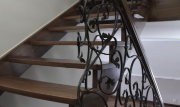 Schody policzkowo-osiodłane